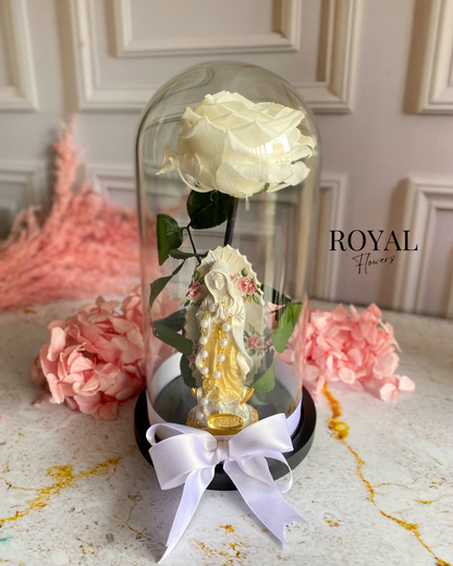 Rosa premium y virgen decorada