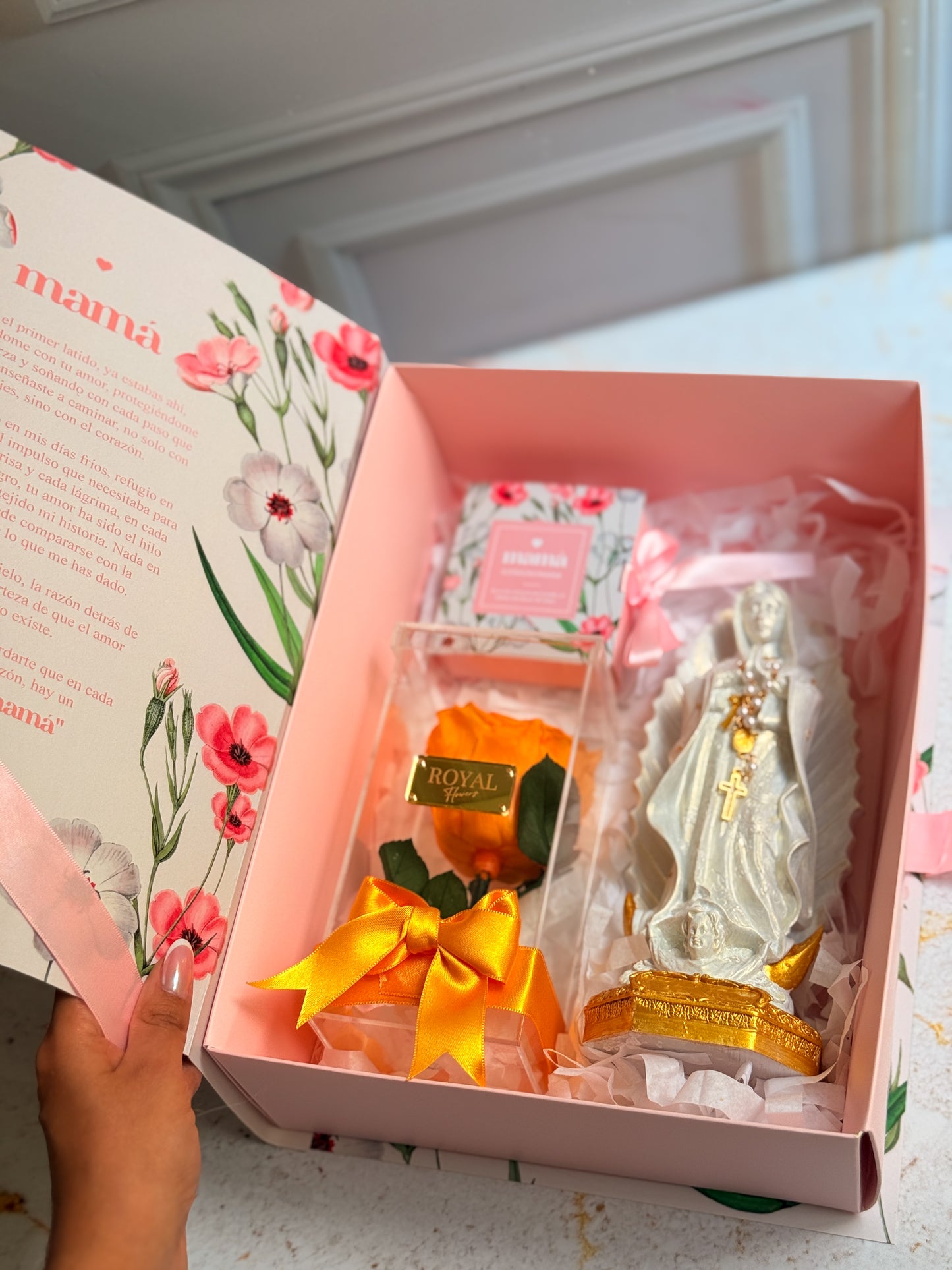 KIT Emblema de Amor- con Rosa en Caja Acrílica Alta