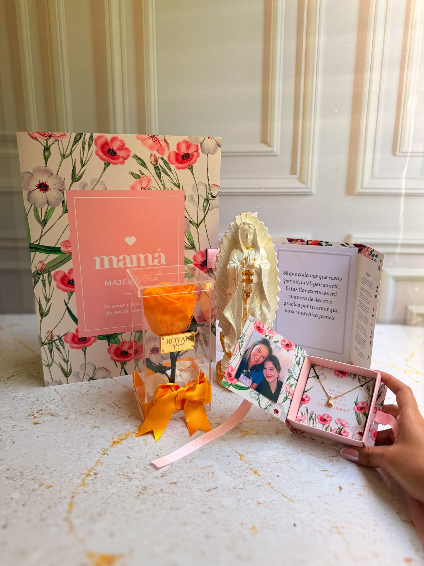 KIT Emblema de Amor- con Rosa en Caja Acrílica Alta
