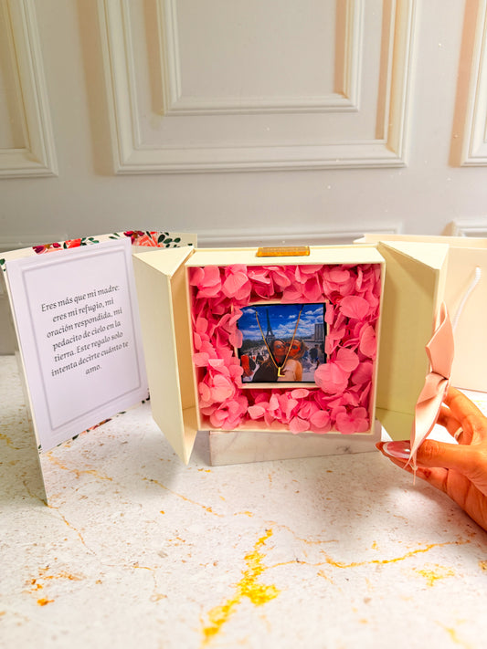 Recuerdo de Amor – Caja Retrato con Hortensias 🌸