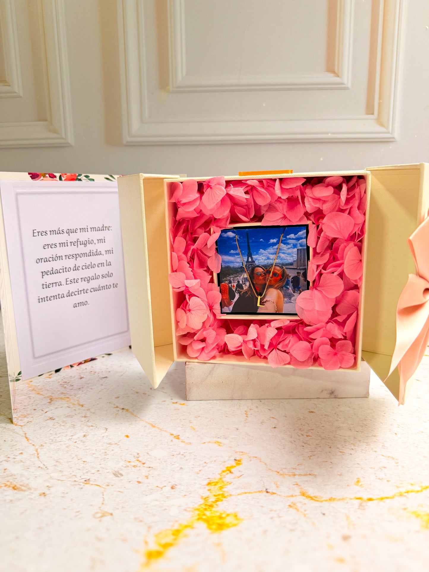 Recuerdo de Amor – Caja Retrato con Hortensias 🌸