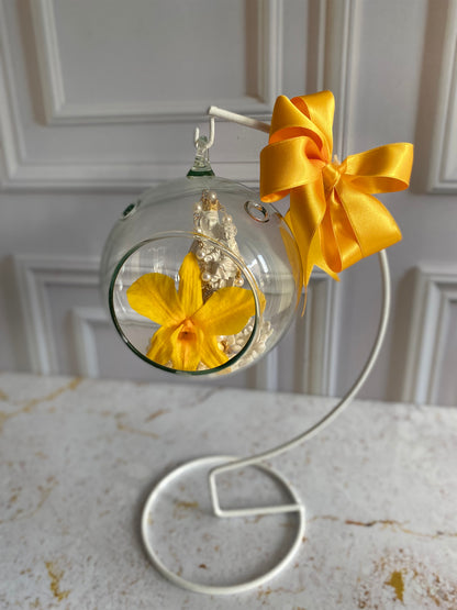 Virgen colgante con Orquídea